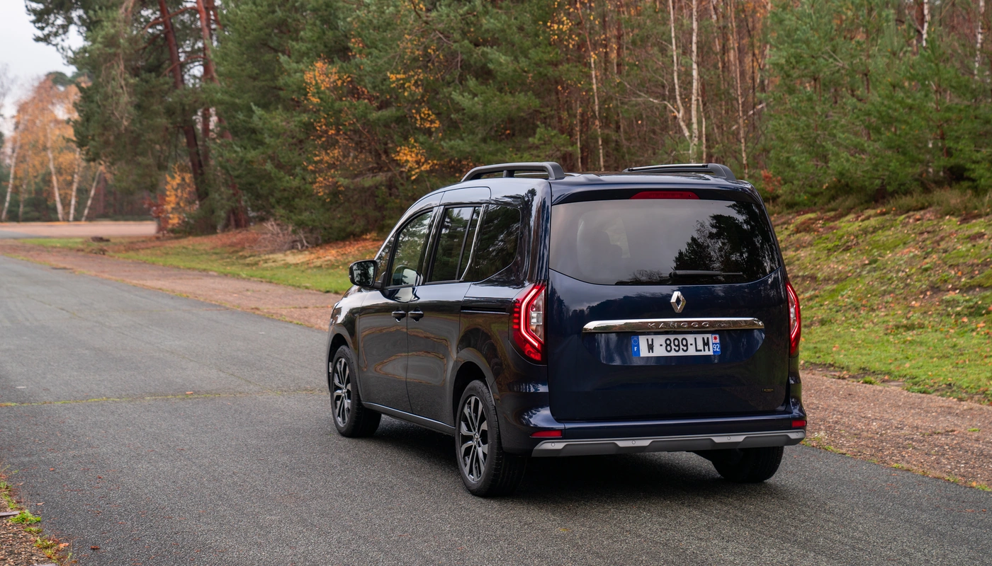 Renault Kangoo - Contexto Entorno Real Contexto Aparcado Exterior Trasera Exterior Trasera Izquierda