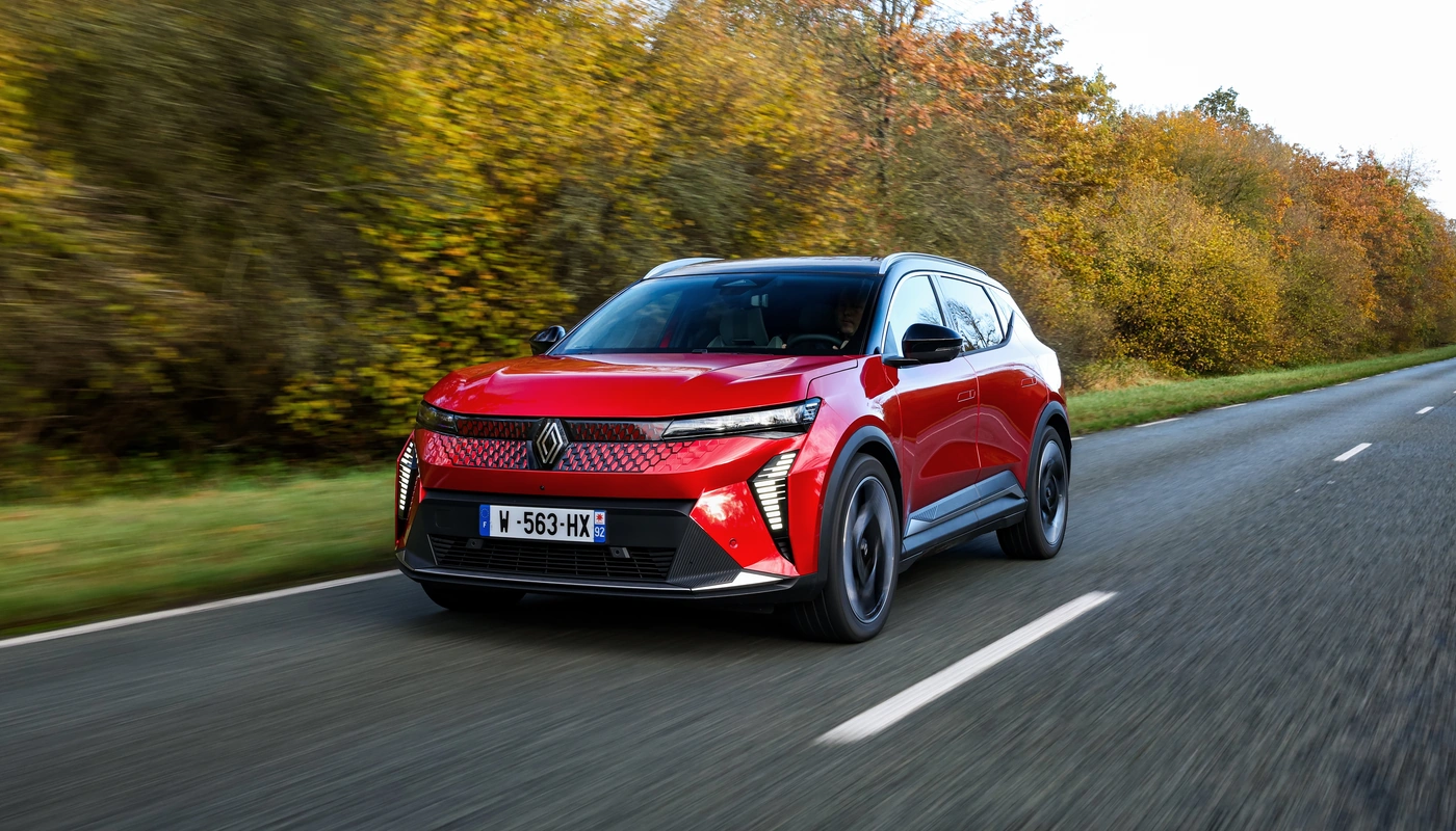 Renault Scenic - Contexto Entorno Real Contexto Conduciendo Exterior Frontal Izquierda