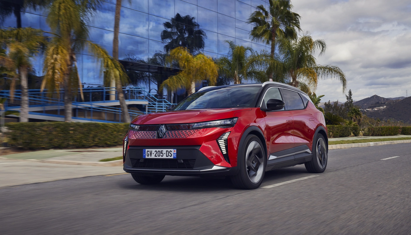 Renault Scenic - Contexto Entorno Real Contexto Conduciendo Exterior Frontal Izquierda