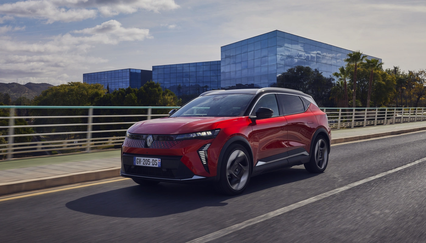 Renault Scenic - Contexto Entorno Real Contexto Conduciendo Exterior Frontal Izquierda