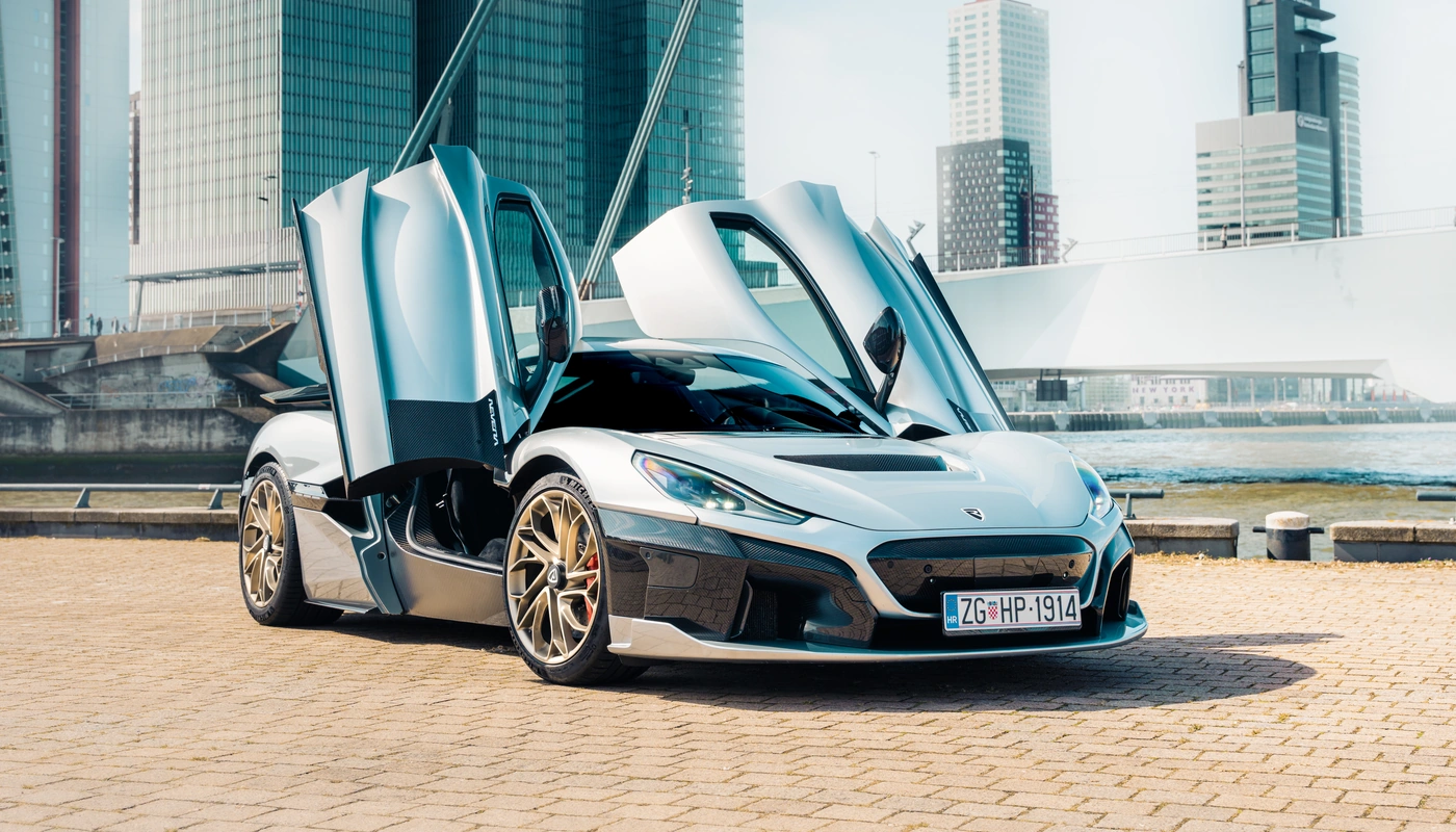 Rimac Nevera - Contexto Entorno Real Contexto Aparcado Exterior Frontal Derecha