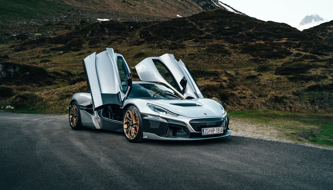 Rimac Nevera - Contexto Entorno Real Contexto Aparcado Exterior Frontal Derecha