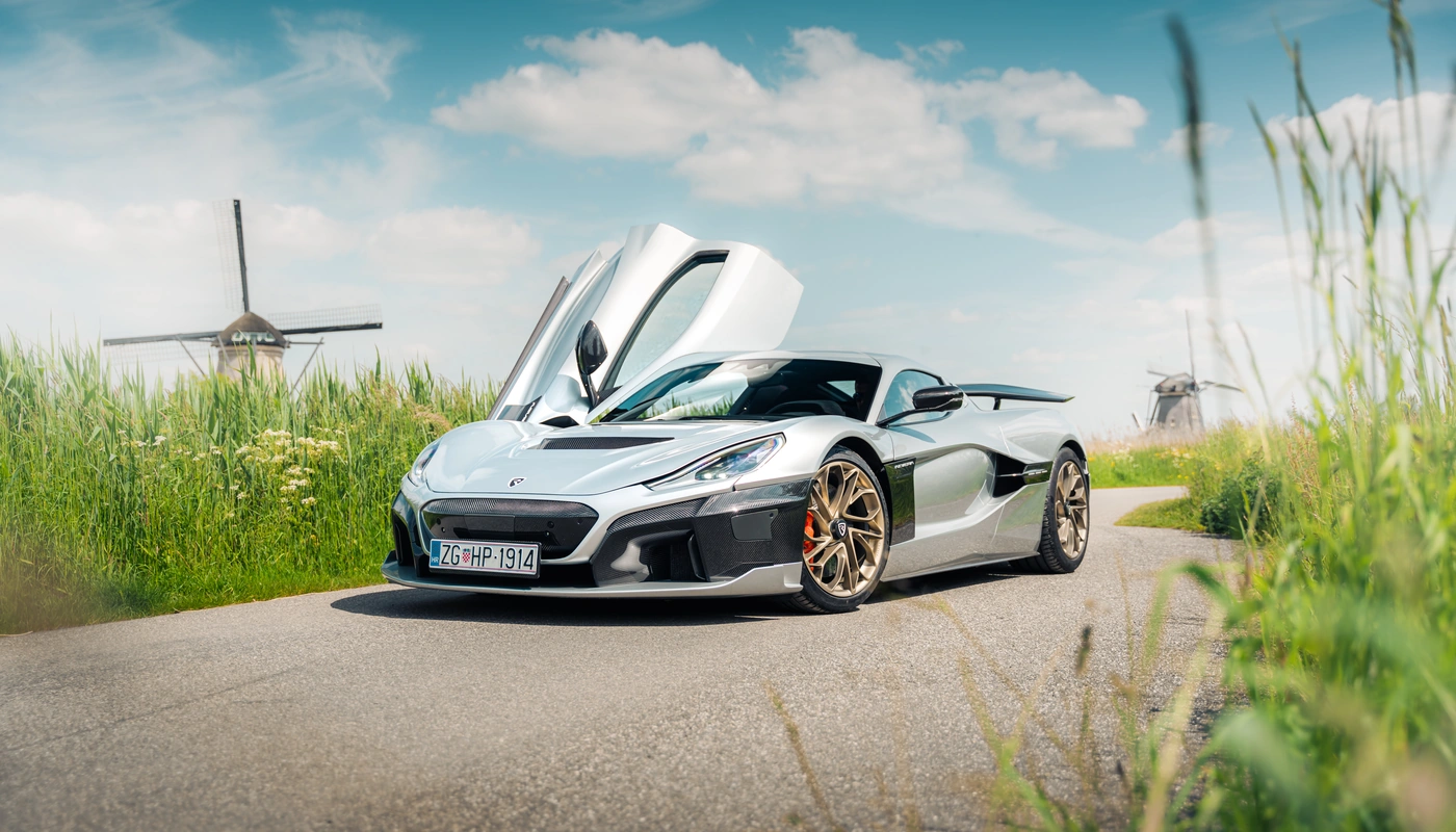 Rimac Nevera - Contexto Entorno Real Contexto Aparcado Exterior Frontal Izquierda