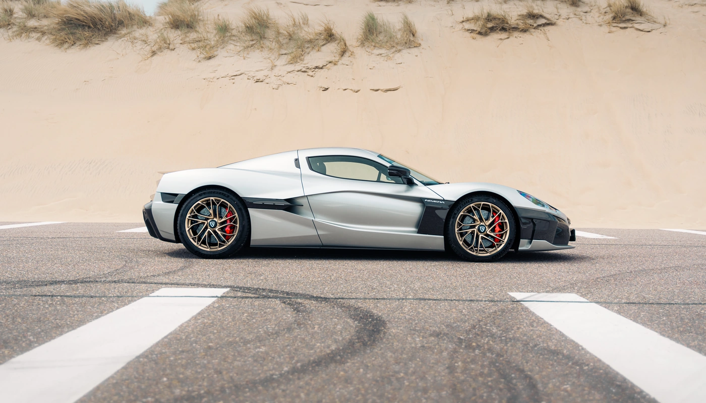 Rimac Nevera - Contexto Entorno Real Contexto Aparcado Exterior Lateral Derecha