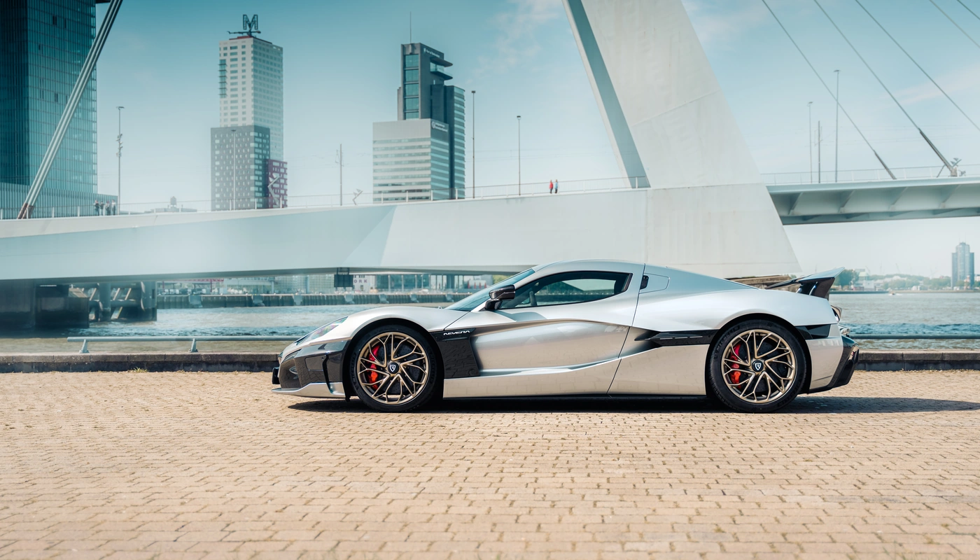 Rimac Nevera - Contexto Entorno Real Contexto Aparcado Exterior Lateral Izquierda