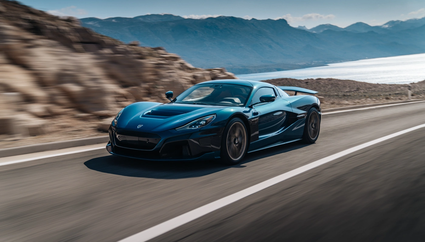 Rimac Nevera - Contexto Entorno Real Contexto Conduciendo Exterior Frontal Izquierda