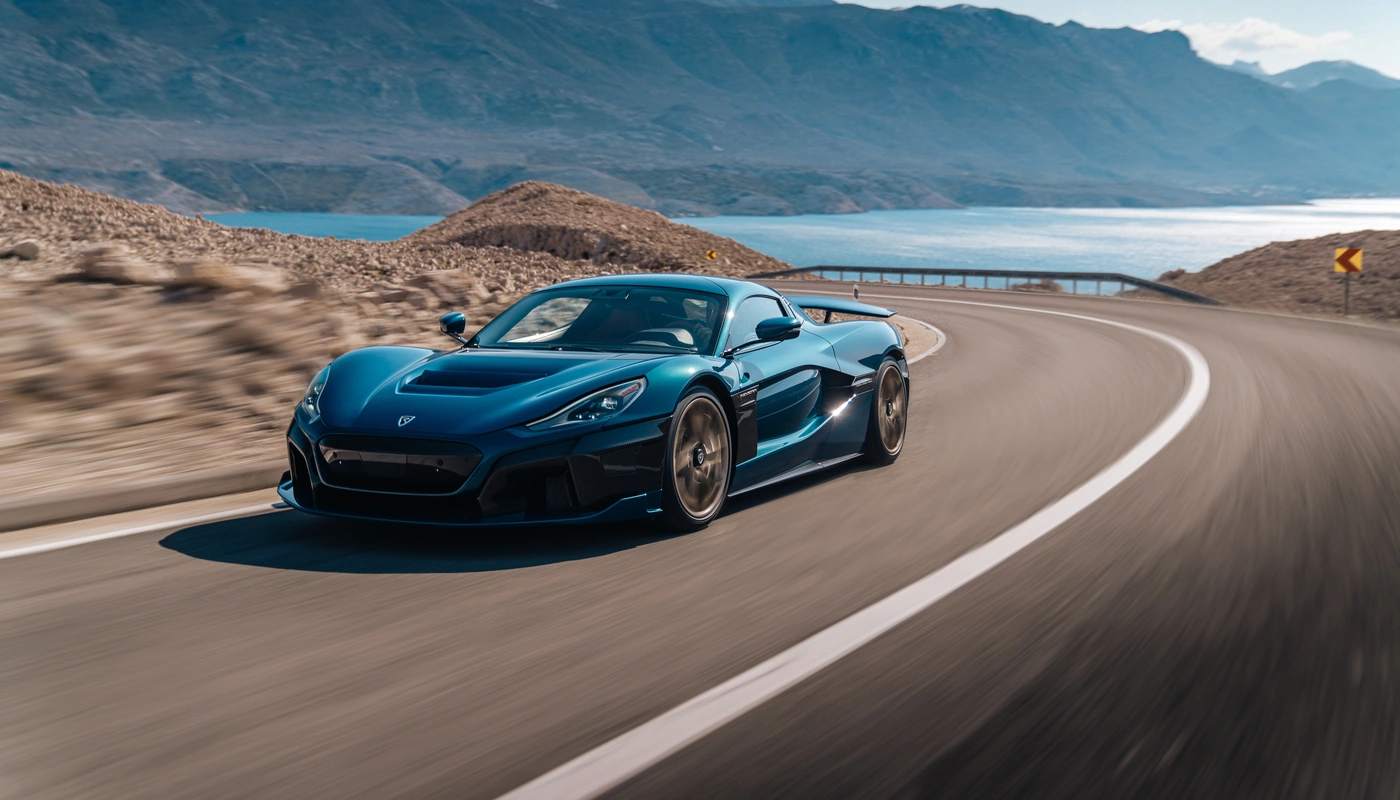 Rimac Nevera - Contexto Entorno Real Contexto Conduciendo Exterior Frontal Izquierda