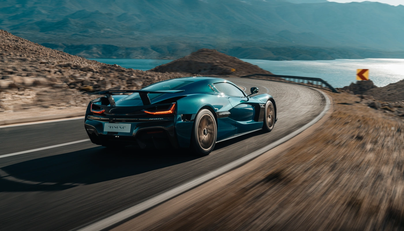 Rimac Nevera - Contexto Entorno Real Contexto Conduciendo Exterior Trasera Exterior Trasera Izquierda