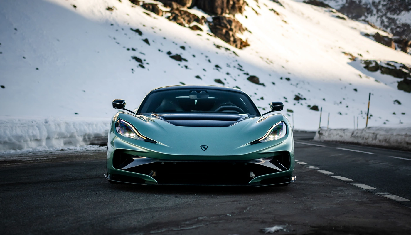 Rimac Nevera R - Contexto Entorno Real Contexto Aparcado Exterior Frontal