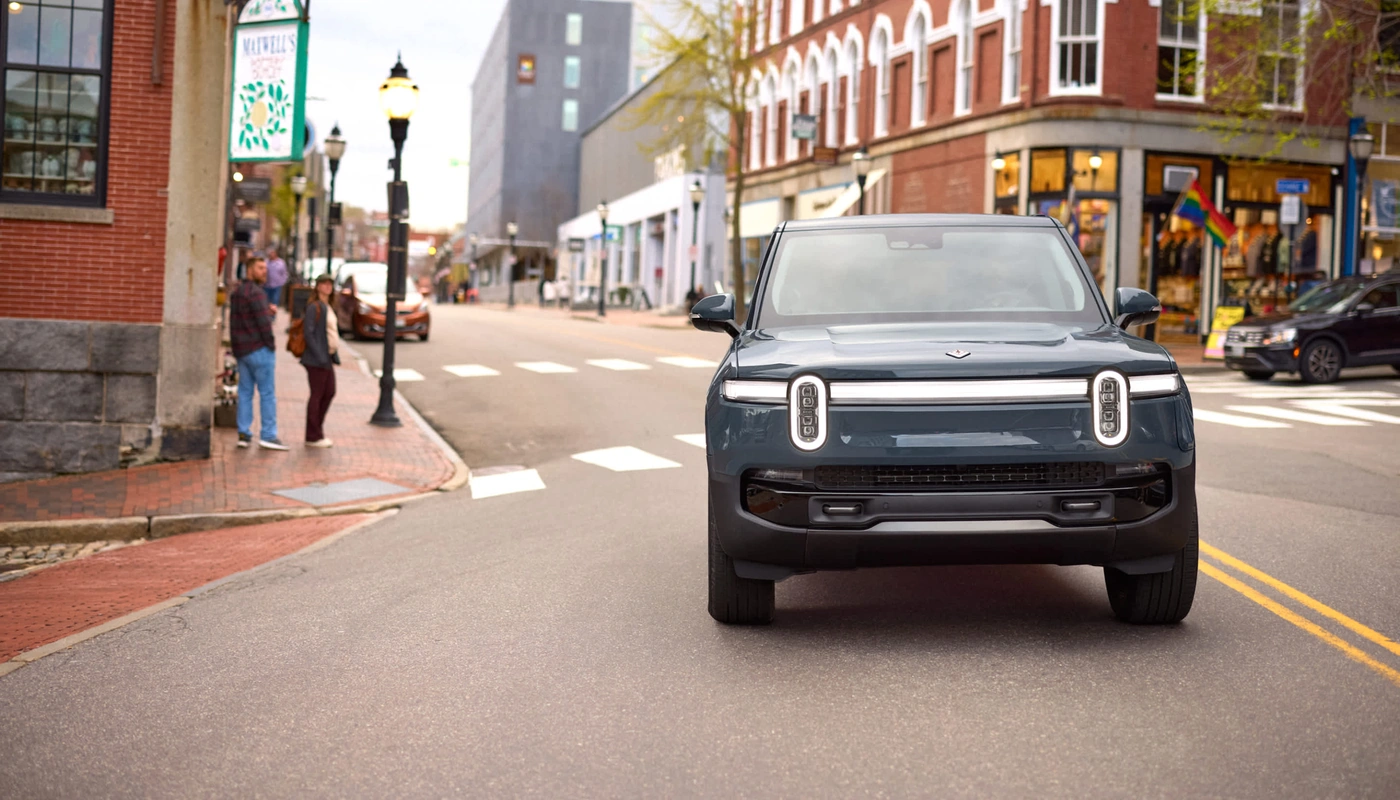 Rivian R1s - Contexto Entorno Real Contexto Conduciendo Exterior Frontal