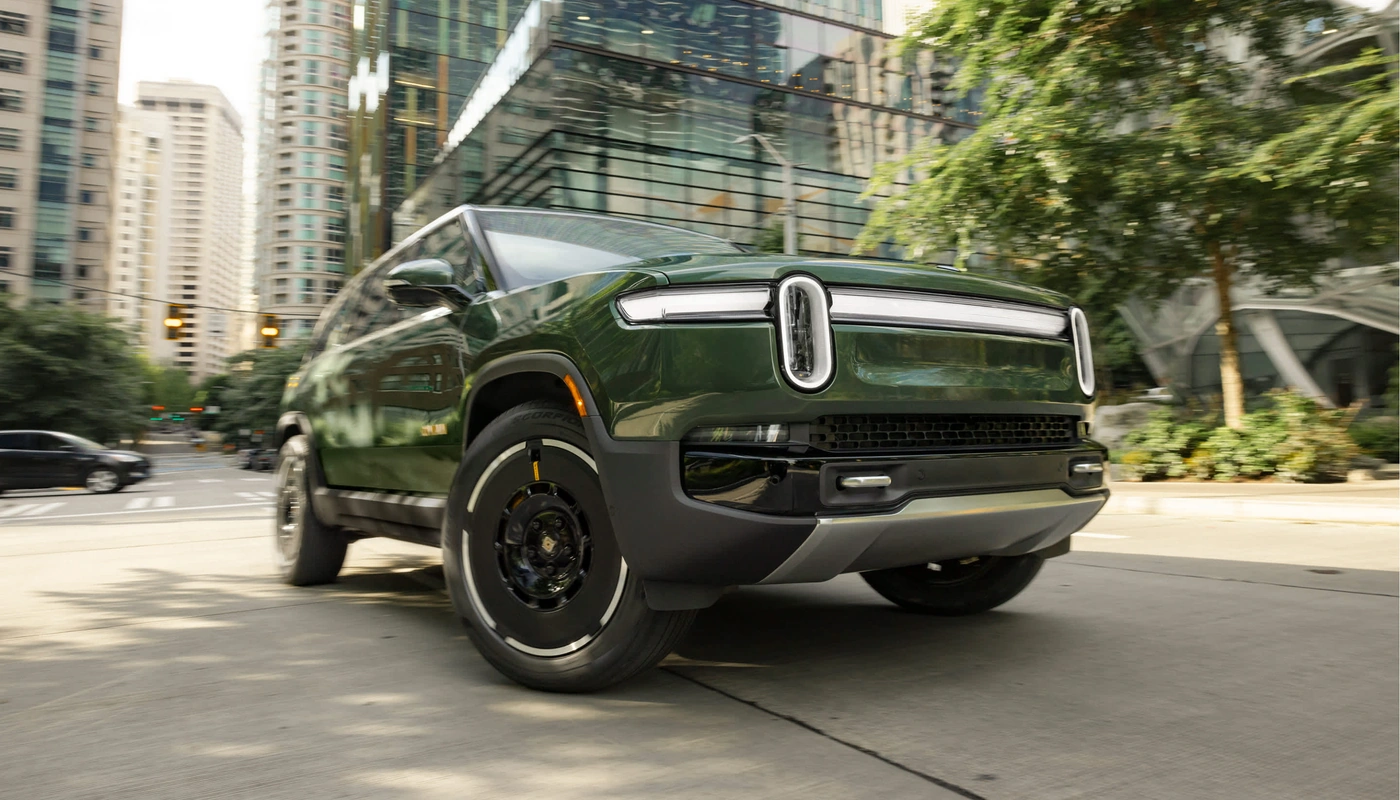 Rivian R1s - Contexto Entorno Real Contexto Conduciendo Exterior Frontal Derecha