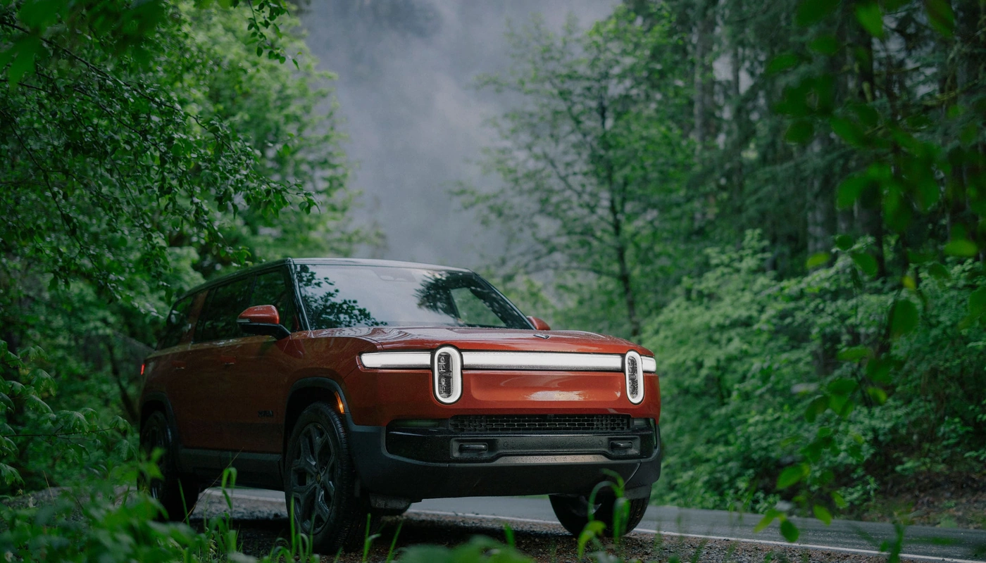 Rivian R1s - Contexto Entorno Real Contexto Conduciendo Exterior Frontal Derecha