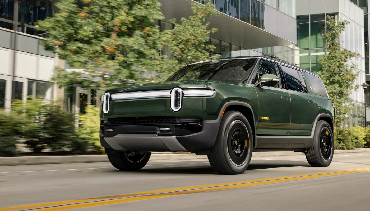 Rivian R1s - Contexto Entorno Real Contexto Conduciendo Exterior Frontal Izquierda