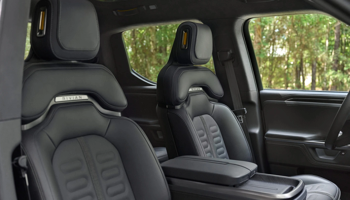 Rivian R1s - Interior Asientos Delanteros