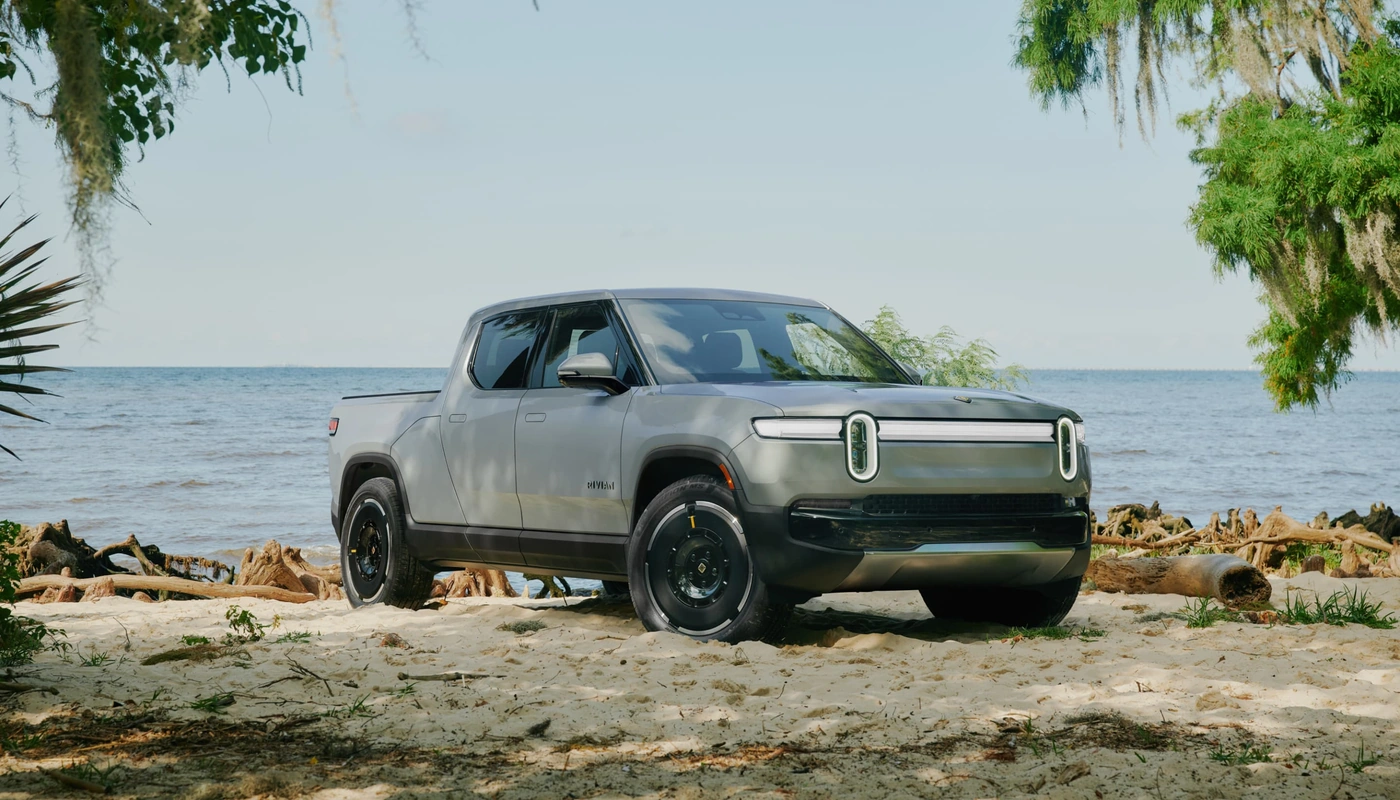 Rivian R1t - Contexto Entorno Real Contexto Aparcado