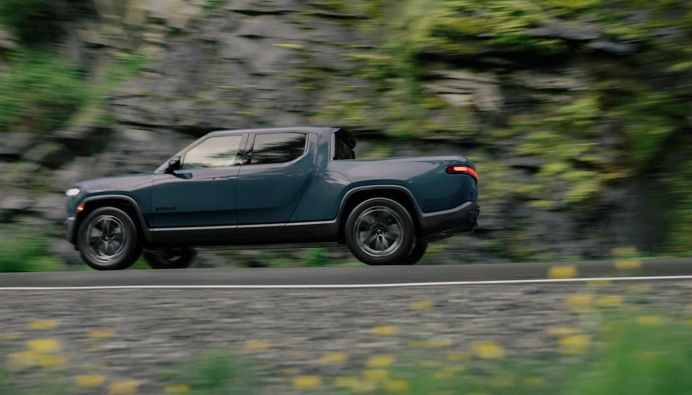 Rivian R1t - Contexto Entorno Real Contexto Conduciendo Exterior Lateral Izquierda