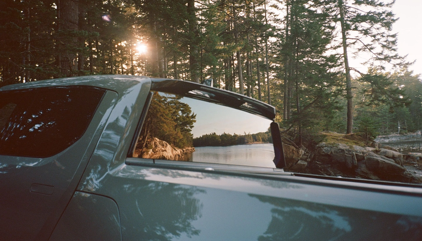 Rivian R1t - Exterior Trasera Exterior Detalle