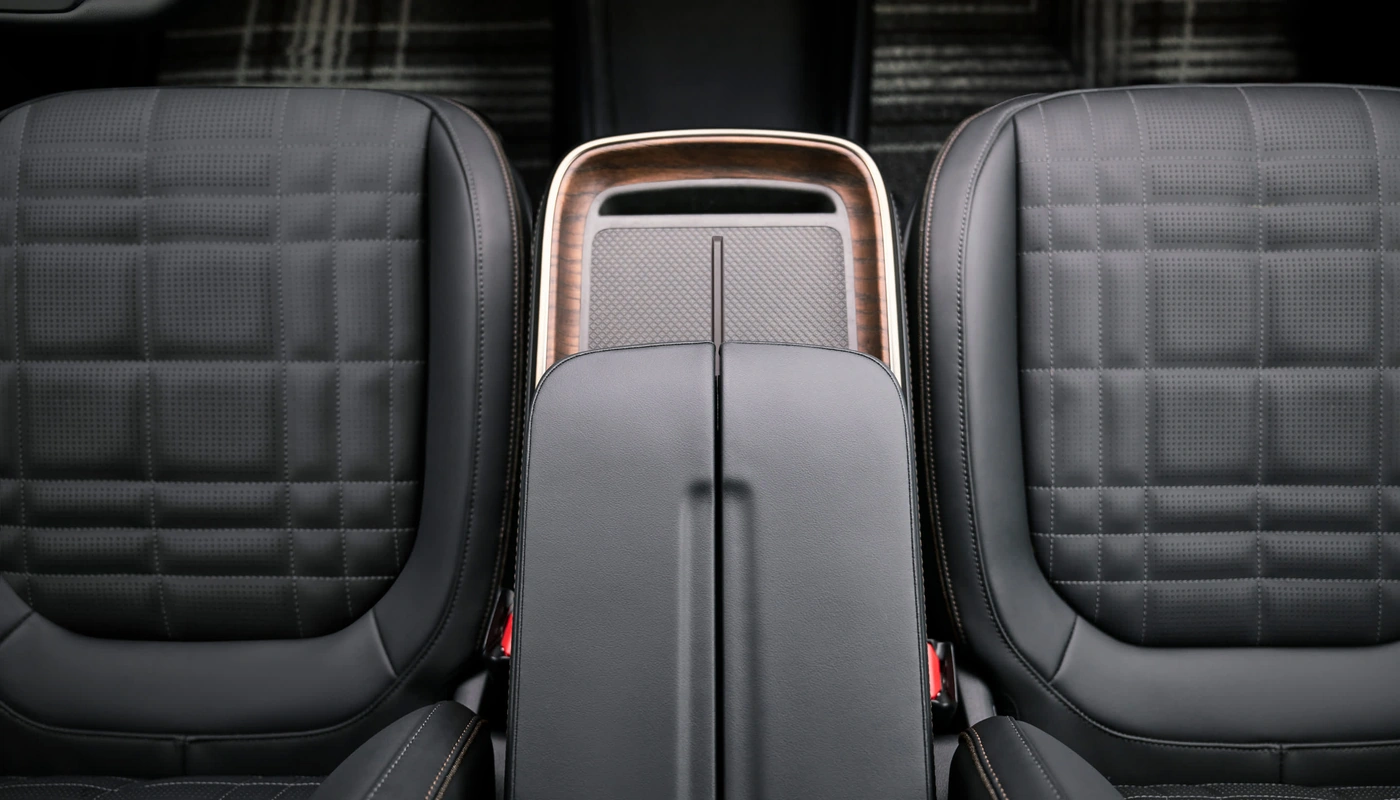 Rivian R1t - Interior Asientos Delanteros