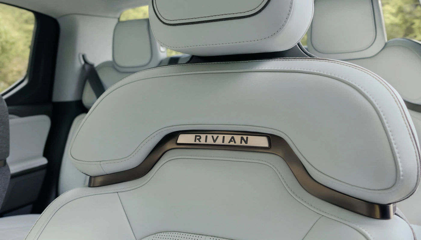 Rivian R1t - Interior Asientos Delanteros