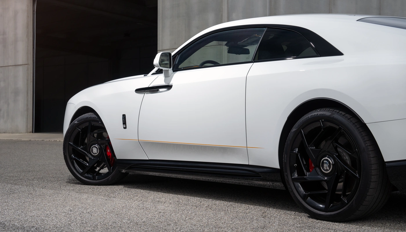 Rolls Royce Spectre - Contexto Entorno Real Contexto Aparcado Exterior Detalle