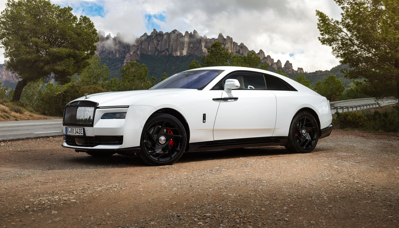 Rolls Royce Spectre - Contexto Entorno Real Contexto Aparcado Exterior Lateral Izquierda