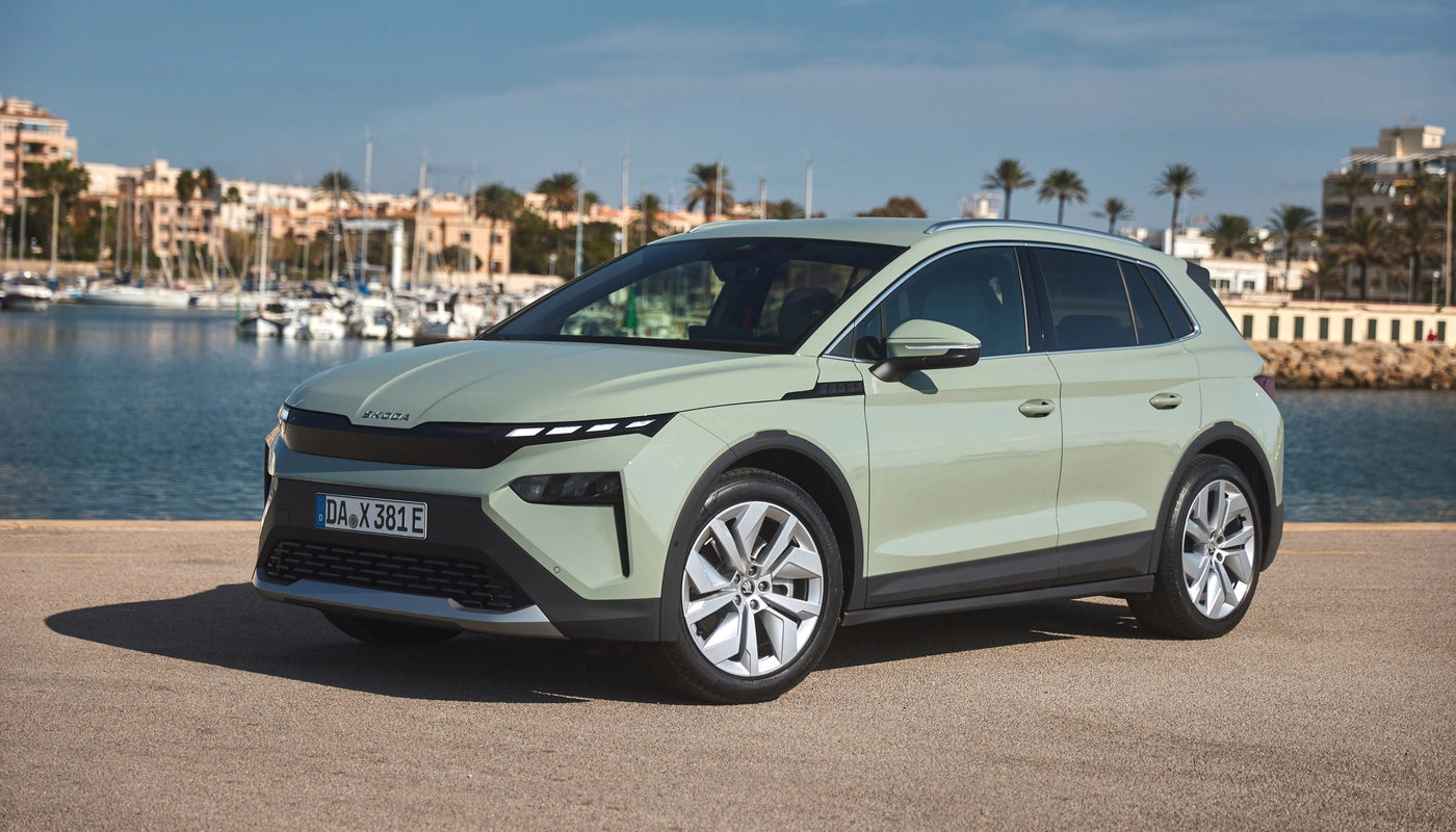 Skoda Elroq - Contexto Entorno Real Contexto Aparcado Exterior Frontal Izquierda Exterior Lateral Izquierda