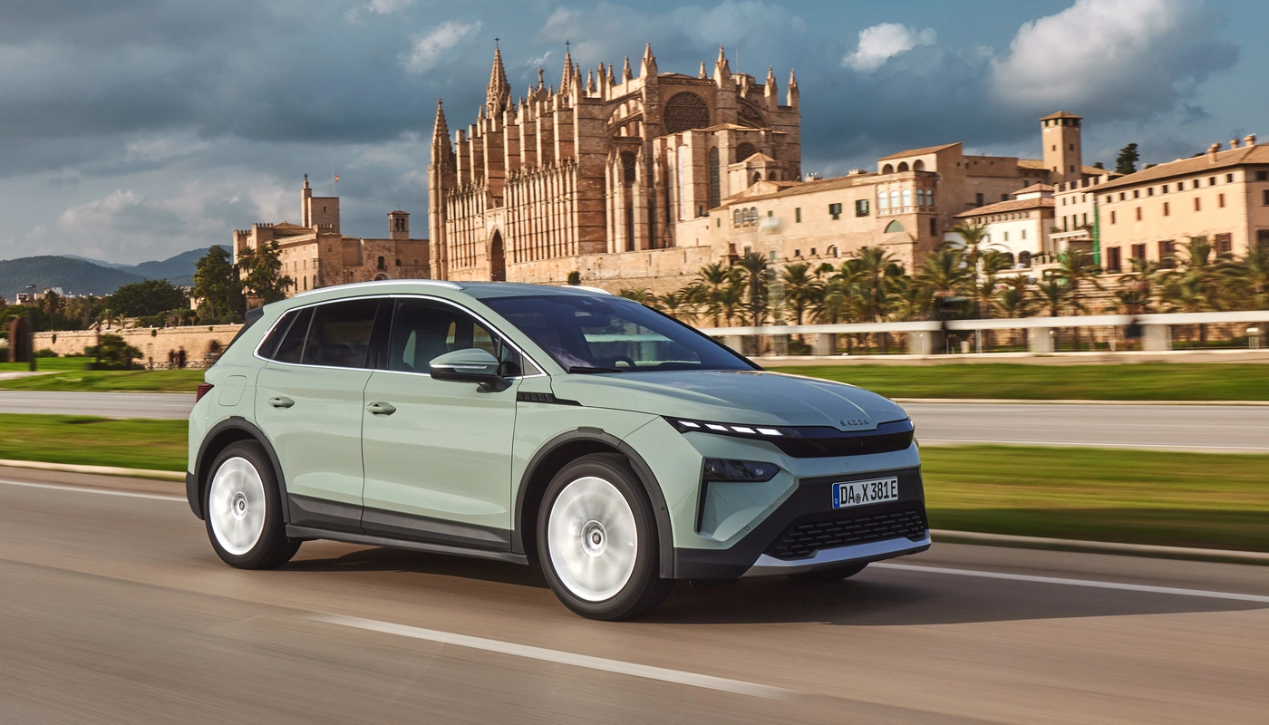 Skoda Elroq - Contexto Entorno Real Contexto Conduciendo Exterior Frontal Derecha