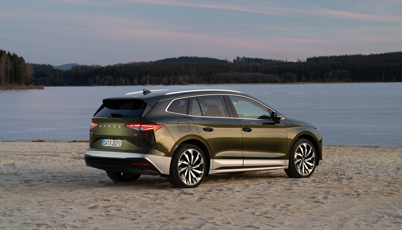 Skoda Enyaq - Contexto Entorno Real Contexto Aparcado Exterior Trasera Izquierda