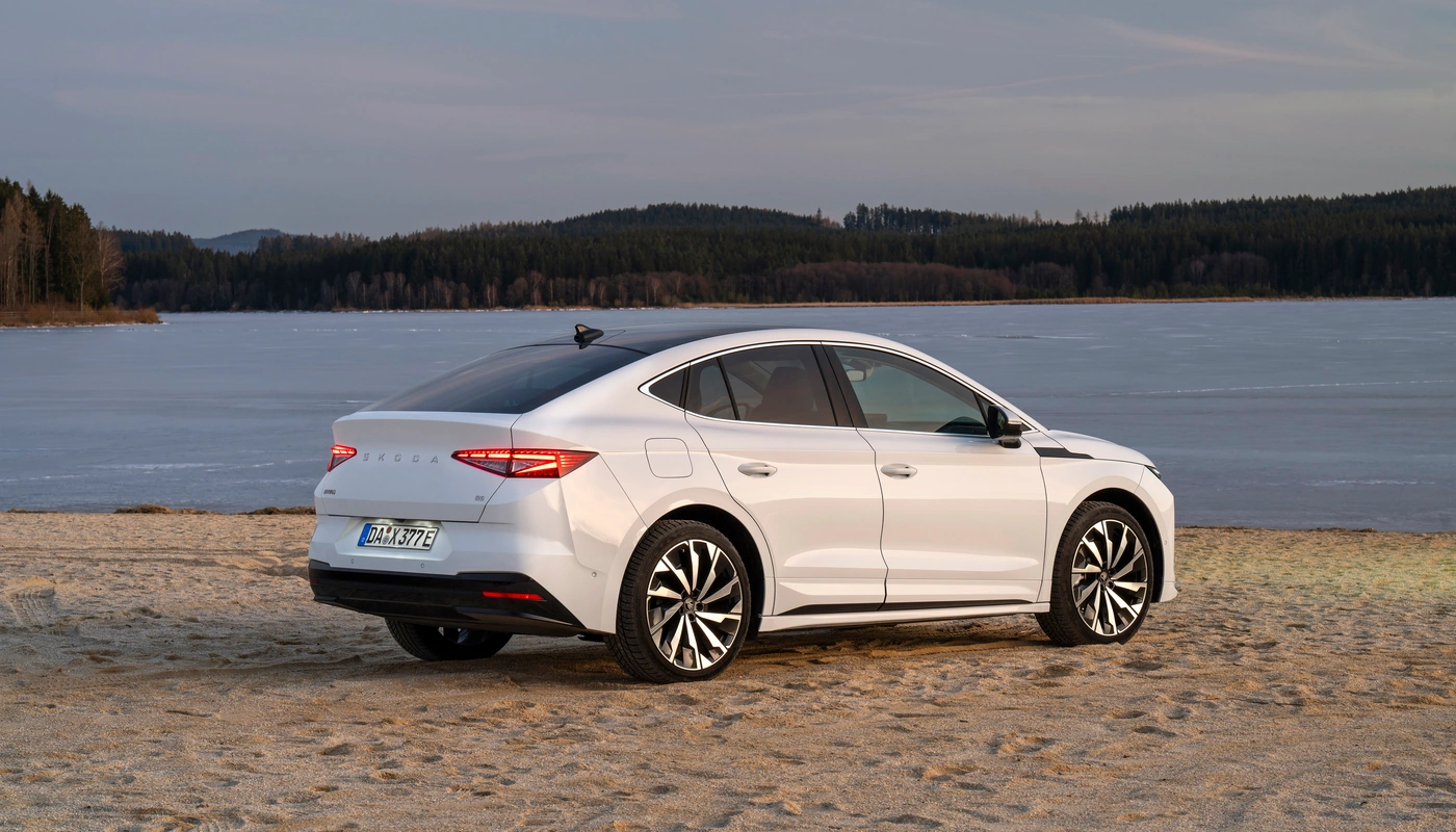 Skoda Enyaq Coupe - Contexto Entorno Real Contexto Aparcado Exterior Trasera Izquierda