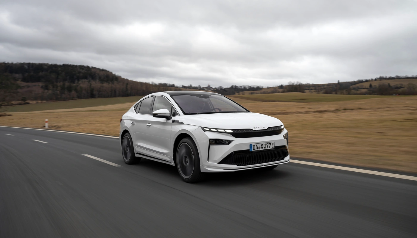 Skoda Enyaq Coupe - Contexto Entorno Real Contexto Conduciendo Exterior Frontal Derecha