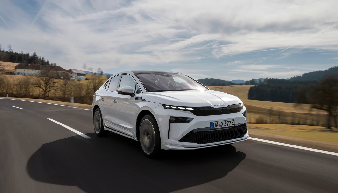 Skoda Enyaq Coupe - Contexto Entorno Real Contexto Conduciendo Exterior Frontal Derecha