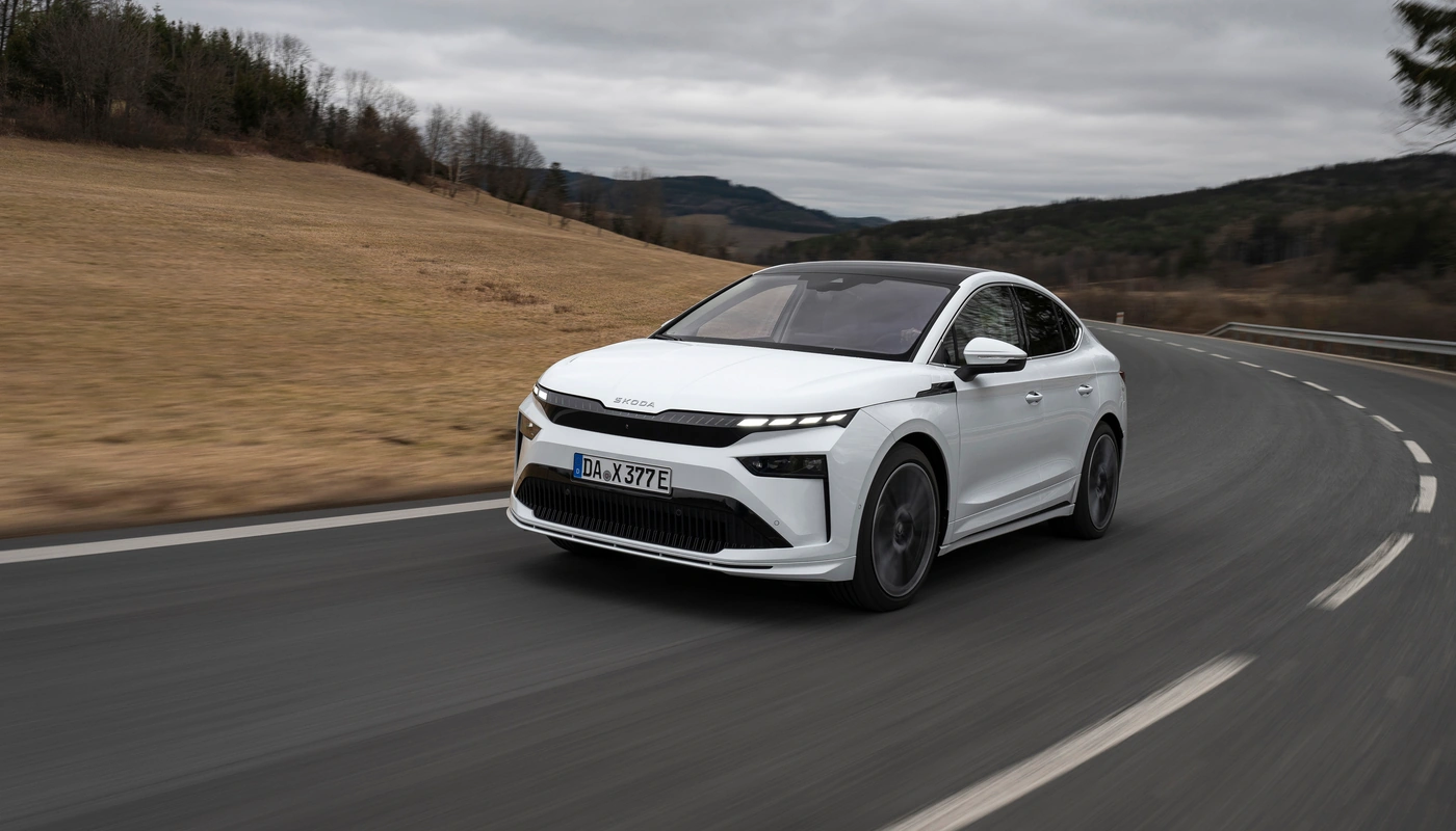 Skoda Enyaq Coupe - Contexto Entorno Real Contexto Conduciendo Exterior Frontal Izquierda