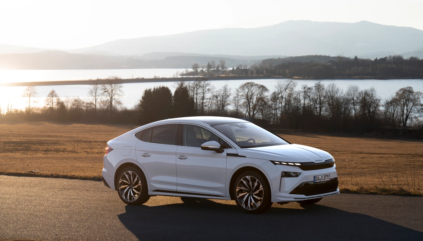 Skoda Enyaq Coupe - Contexto Entorno Real Contexto Conduciendo Exterior Lateral Derecha