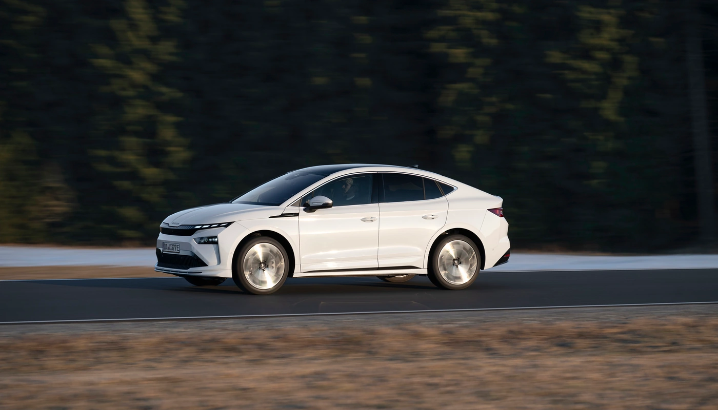 Skoda Enyaq Coupe - Contexto Entorno Real Contexto Conduciendo Exterior Lateral Izquierda