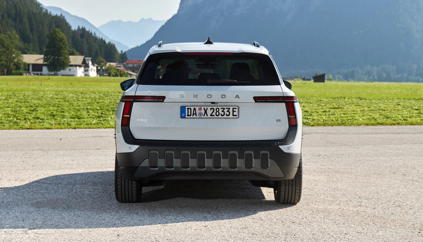 Skoda Epiq - Contexto Entorno Real Contexto Aparcado Exterior Trasera