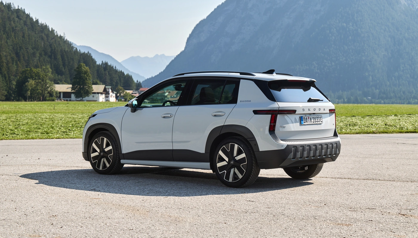 Skoda Epiq - Contexto Entorno Real Contexto Aparcado Exterior Trasera Derecha Exterior Lateral Izquierda