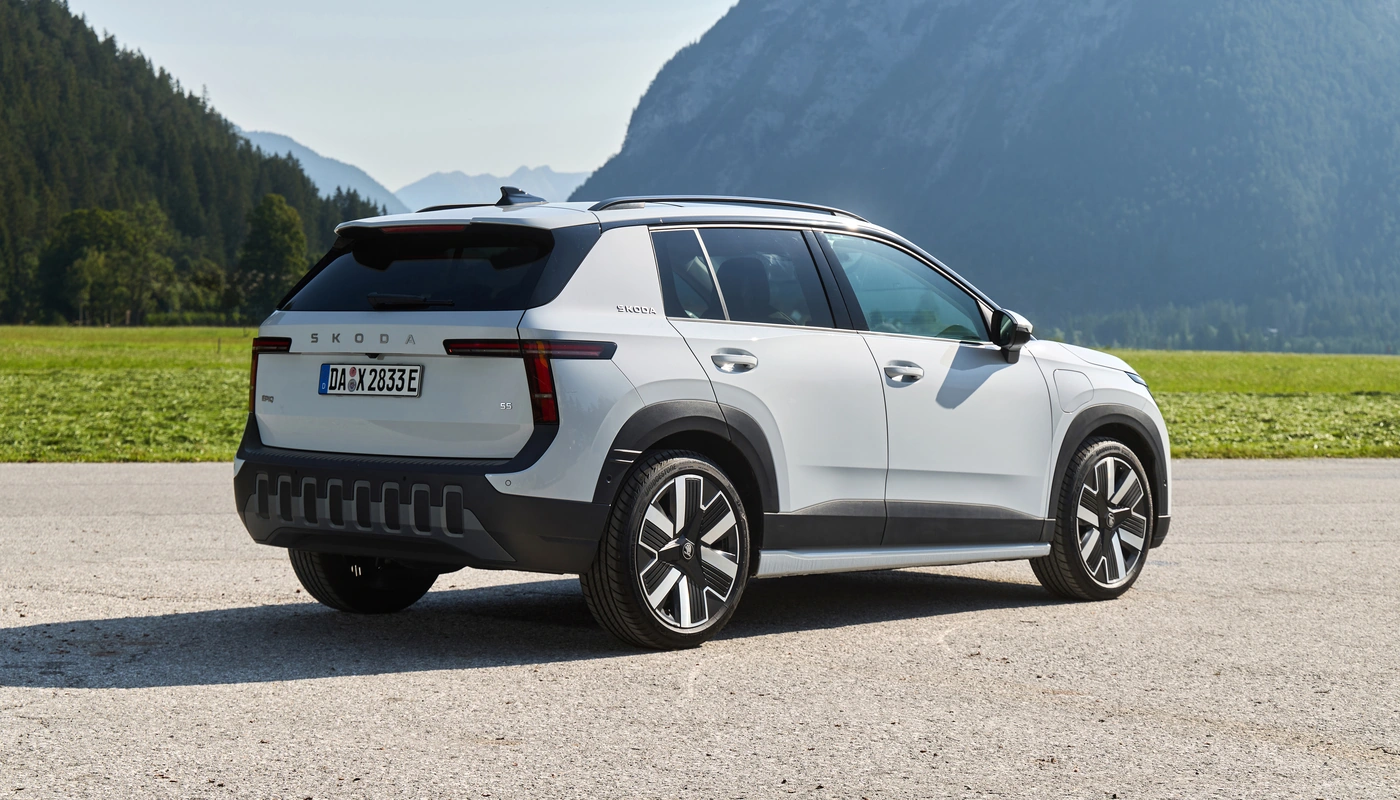 Skoda Epiq - Contexto Entorno Real Contexto Aparcado Exterior Trasera Izquierda Exterior Lateral Derecha