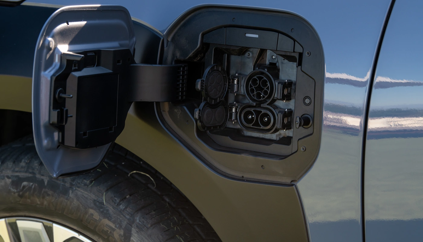 Subaru Solterra - Carga Puerto Abierto