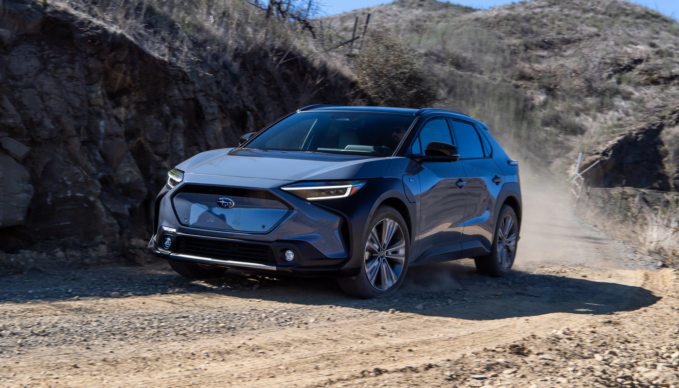 Subaru Solterra - Contexto Entorno Real Contexto Conduciendo Exterior Frontal Izquierda