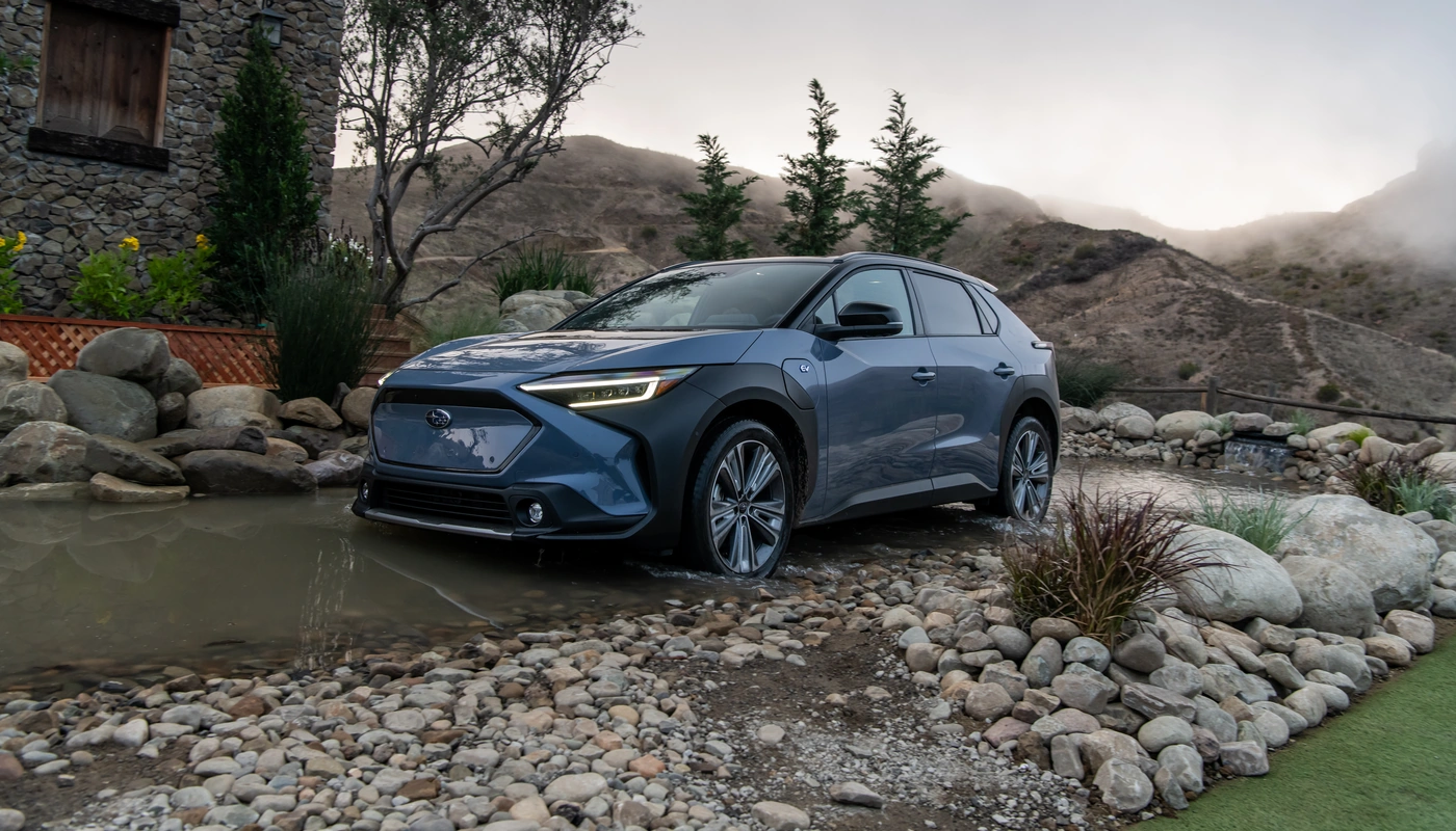 Subaru Solterra - Contexto Entorno Real Contexto Conduciendo Exterior Frontal Izquierda