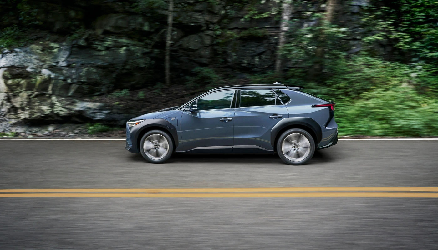 Subaru Solterra - Contexto Entorno Real Contexto Conduciendo Exterior Lateral Izquierda