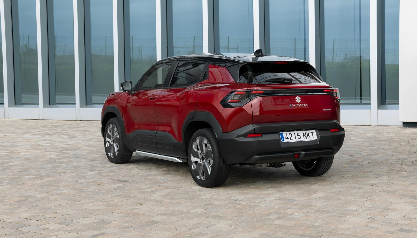 Suzuki E Vitara - Contexto Entorno Real Contexto Aparcado Exterior Trasera Derecha