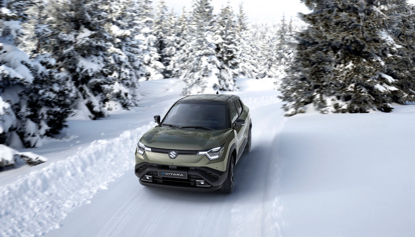 Suzuki E Vitara - Contexto Entorno Real Contexto Conduciendo Exterior Frontal Exterior Detalle