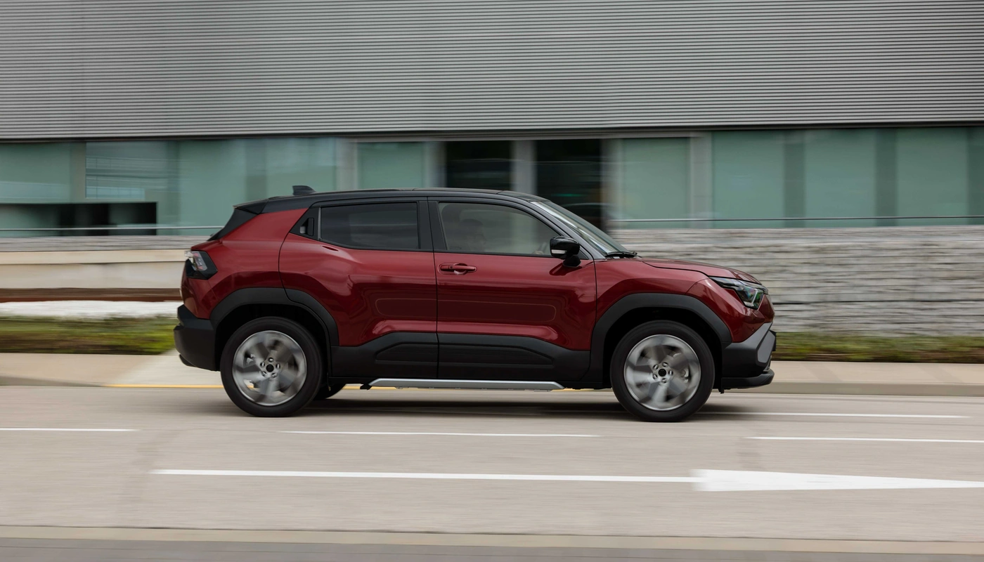 Suzuki E Vitara - Contexto Entorno Real Contexto Conduciendo Exterior Lateral Derecha