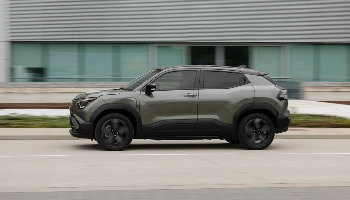 Suzuki E Vitara - Contexto Entorno Real Contexto Conduciendo Exterior Lateral Izquierda