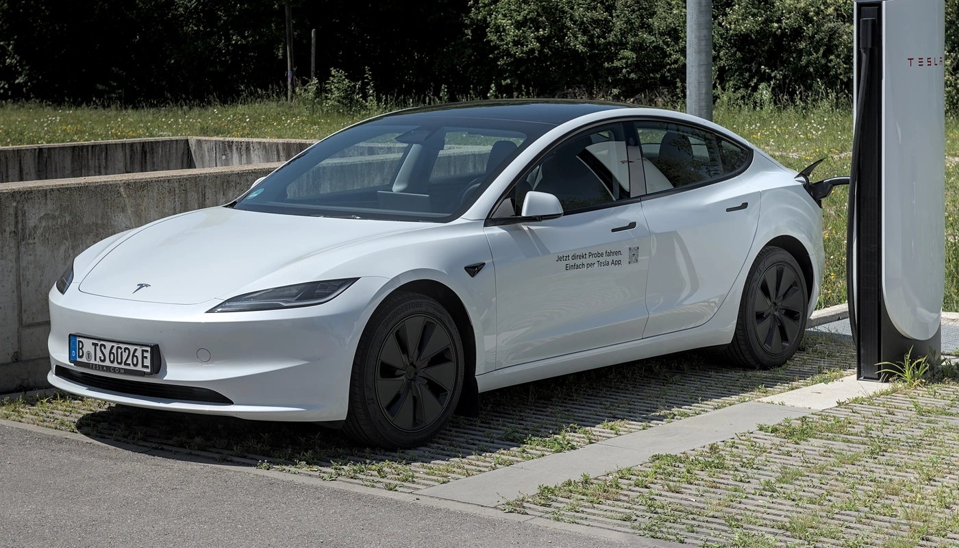 Tesla Model 3 - Carga Estacion