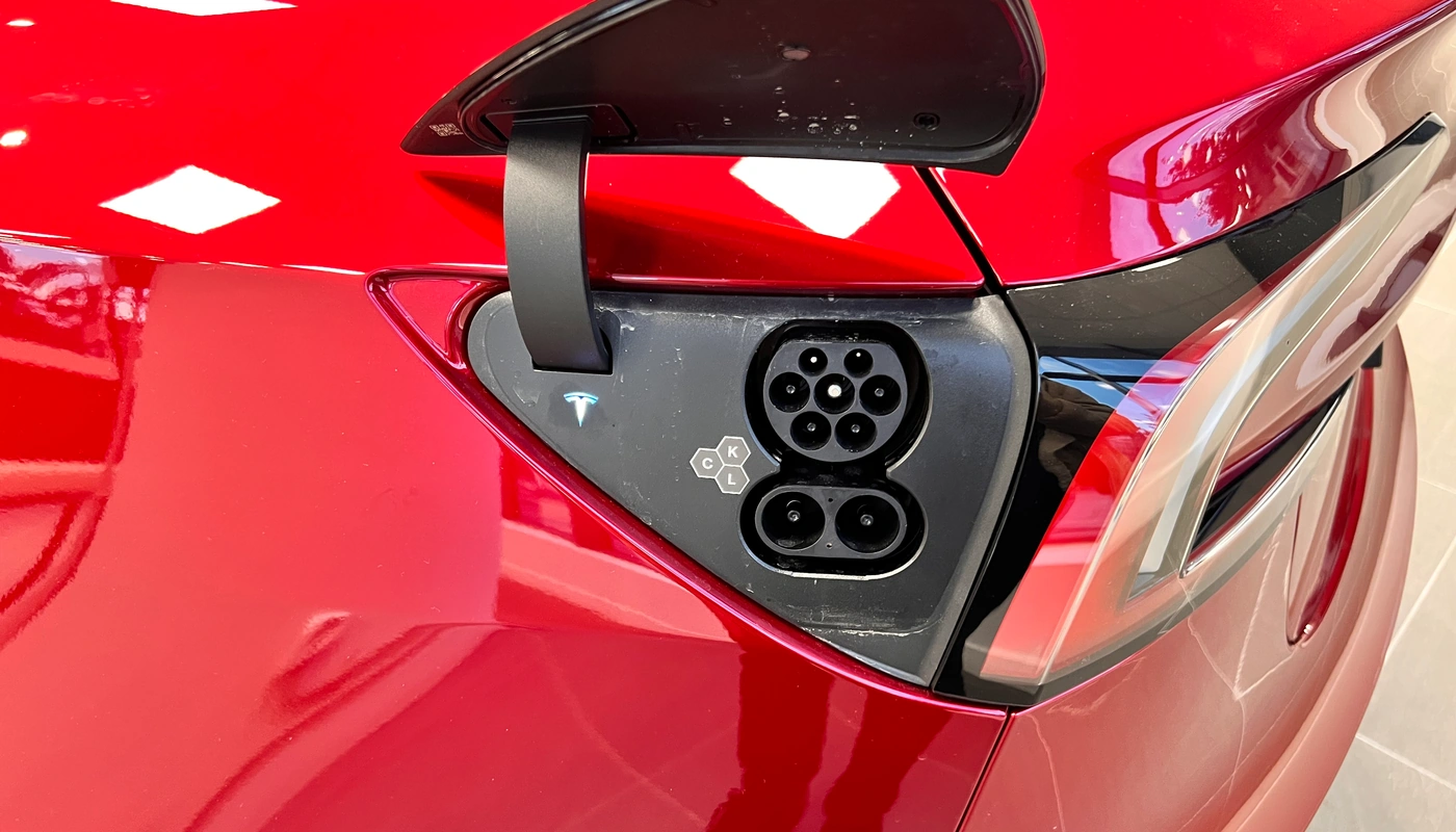 Tesla Model 3 - Carga Puerto Abierto