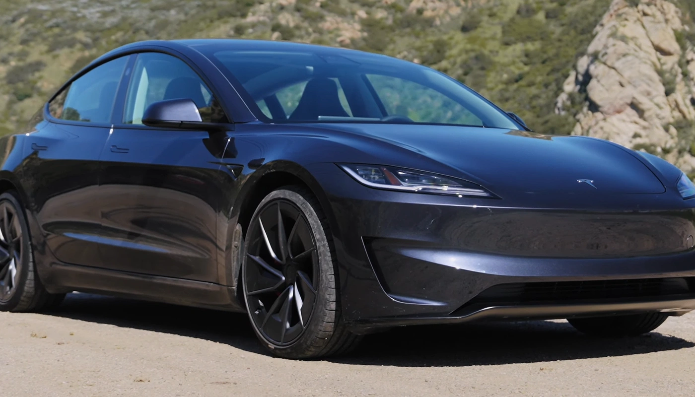 Tesla Model 3 - Contexto Entorno Real Contexto Aparcado Exterior Frontal Derecha