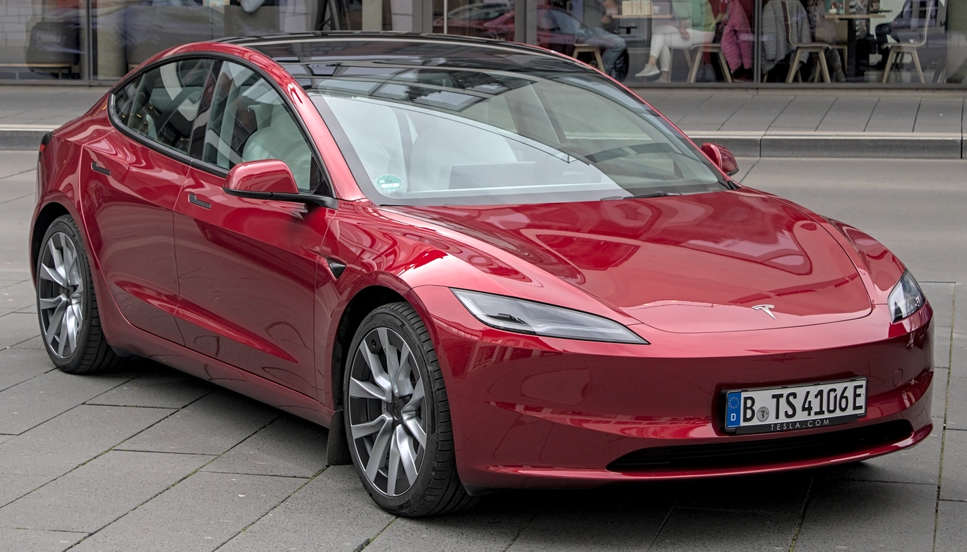 Tesla Model 3 - Contexto Entorno Real Contexto Aparcado Exterior Frontal Derecha