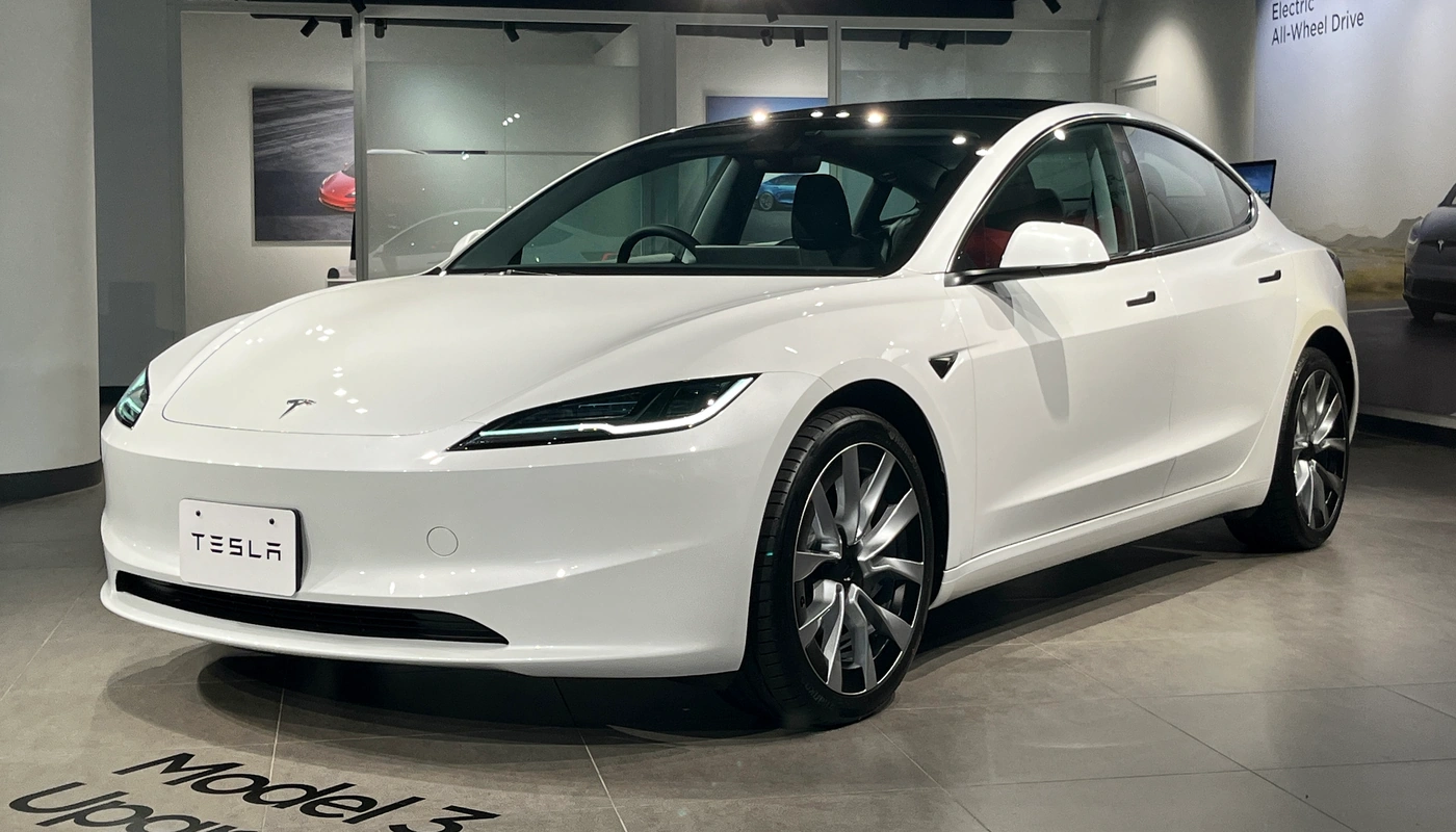 Tesla Model 3 - Contexto Entorno Real Contexto Aparcado Exterior Frontal Izquierda